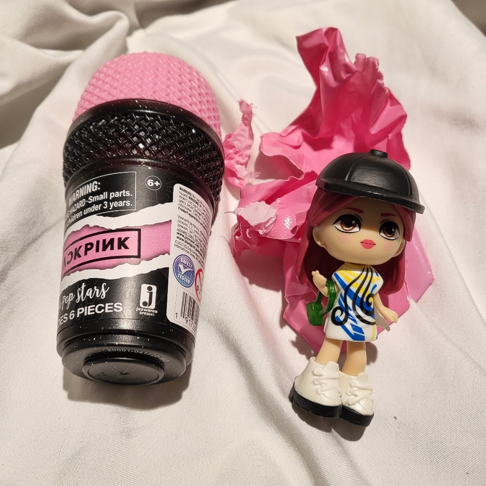 BLACKPINK Micro Pop Star Róse in Ddu-Du-Ddu-Du